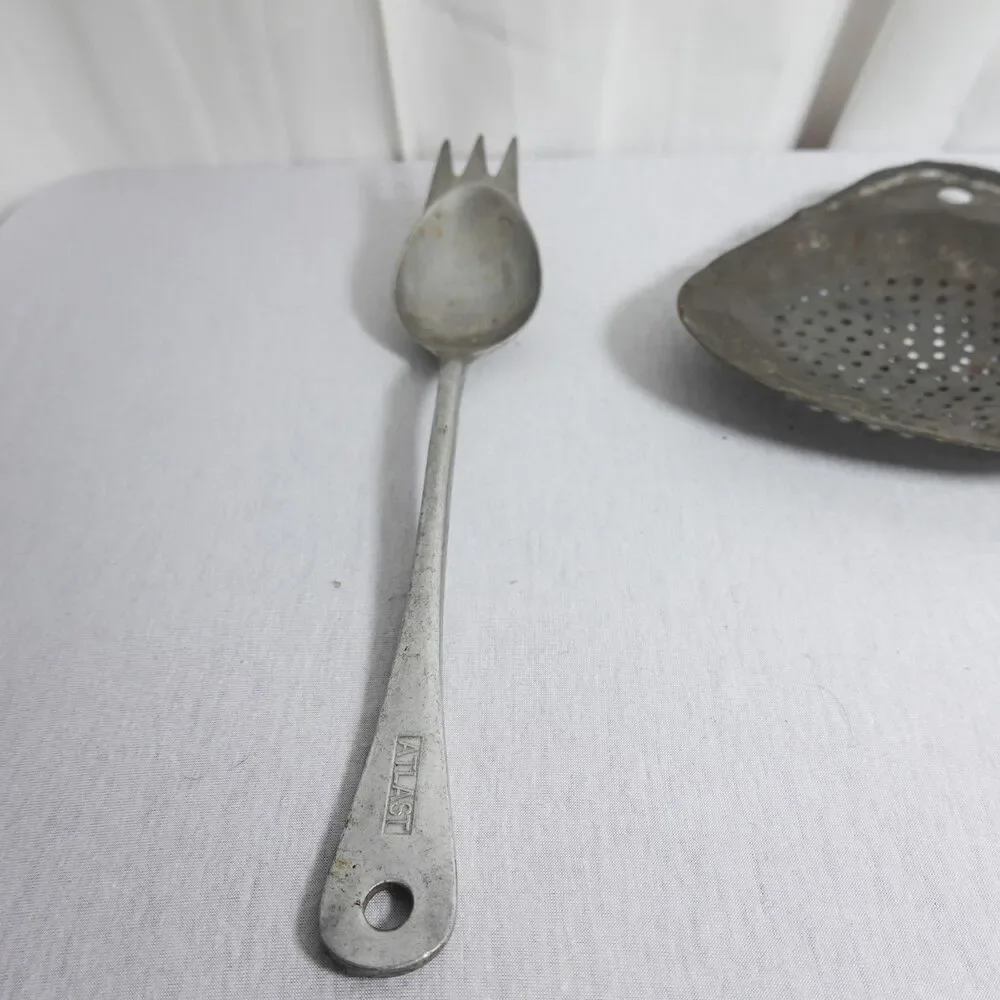 Vintage Wire Kitchen Utensil Oval Shaped Wire Wisk Strainer Egg Beater